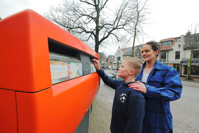 Brievenbus-kind-moeder-post-mail