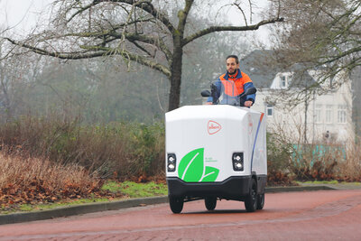 Postbezorger-elektrische-bakfiets-straat 2