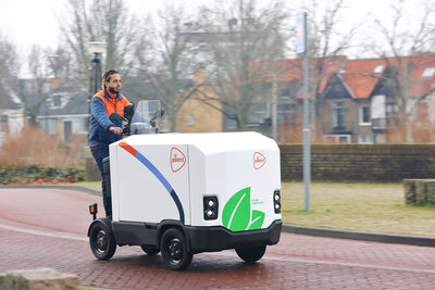 Postbezorger-elektrische-bakfiets-straat 3