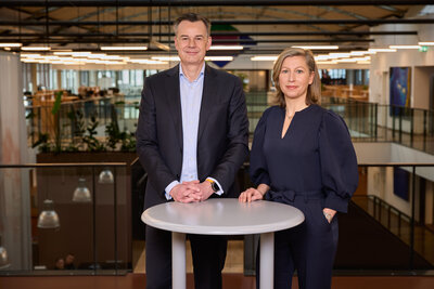 Pim Berendsen, CEO PostNL en Linde Jansen, CFO PostNL