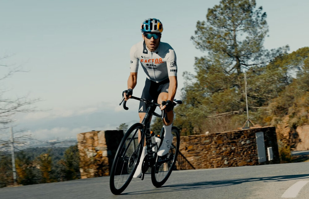 Avancini surprises everyone and signs with Factor Racing road team: