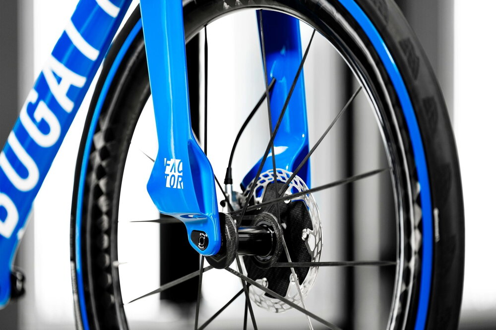 No tiene 16 cilindros ni 4 turbos, pero por 25.800 € es la forma más barata de tener un Bugatti q...