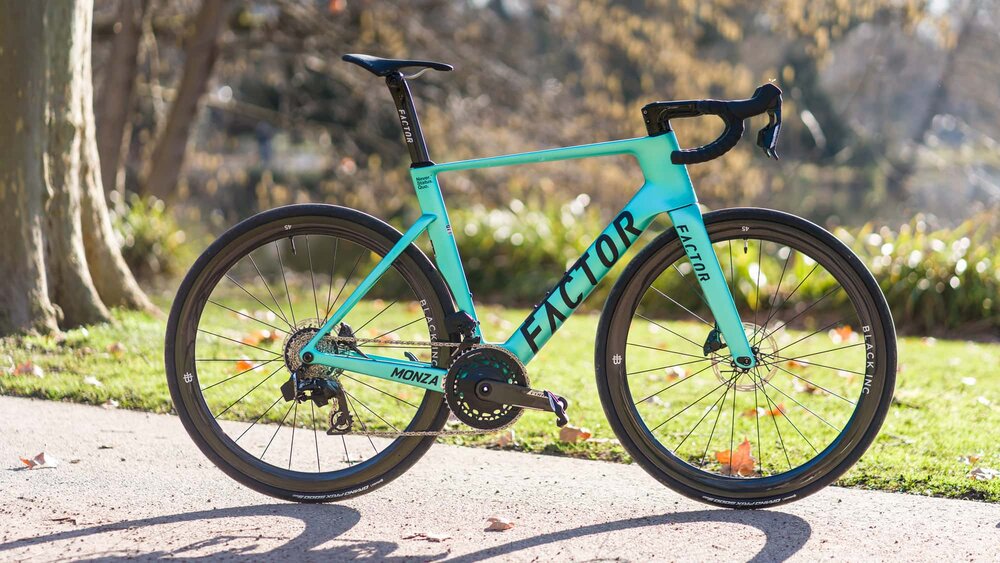 Factor Monza: Auf Speed getrimmtes Rennrad mit großer Race-DNA