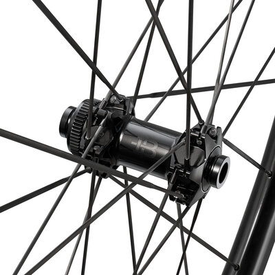 Factor-Black-Inc-2833-front-hub-4472x4472