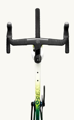 ostro gravel_2024_team_amani_rapha_force_overhead