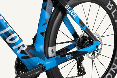 detail-2024Slick-Nebula-Blue-Red-62Silver-reartriangle