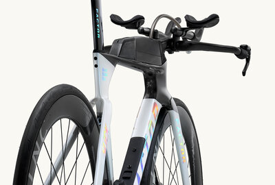 detail-2024Slick-Shadow-White-Force-58Silver-rear45view