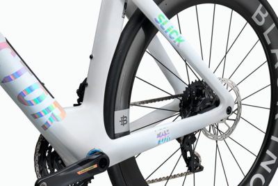 detail-2024Slick-Shadow-White-Force-58Silver-reartriangle