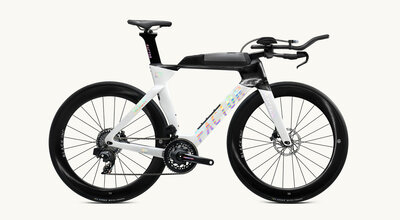 studio-2024Slick-Shadow-White-Force-58Silver-ds180