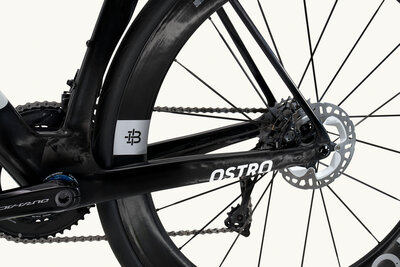 ostro_2024_Team Blue_detail_chain stay