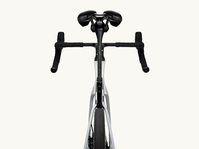 ostro_2024_pearl white_detail_001