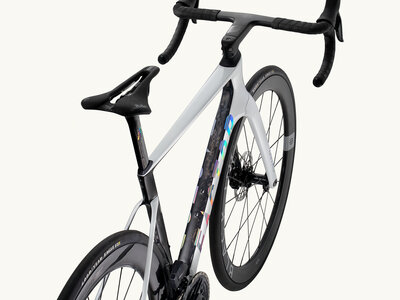 ostro_2024_pearl white_detail_004