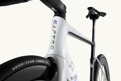 ostro_2024_pearl white_headtube_001