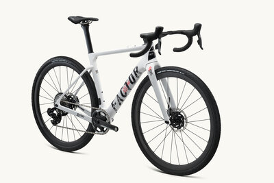 Factor_Ostro gravel_white_red_45-3QtrFrt