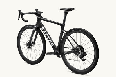 Factor_Ostro gravel_black_red_45-3QtrR