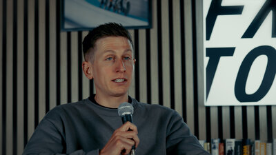 matt_time_line.00_00_48_06.Imagen fija003