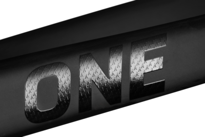 ONE_Onyx Black_logo_detail_001