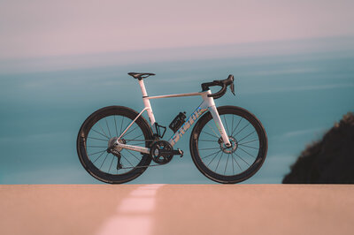 OSTRO VAM - Arctic Chrome - Action - 3