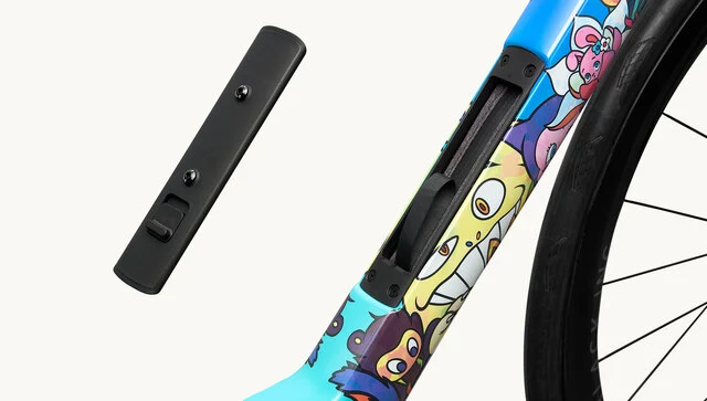 Studio-Factor-Monza-VEXX-force-45-in frame storage