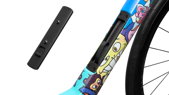 Studio-Factor-Monza-VEXX-force-45-in frame storage