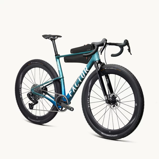 studio_SARANA_Cyan Blue_DS45_suspension fork_bag
