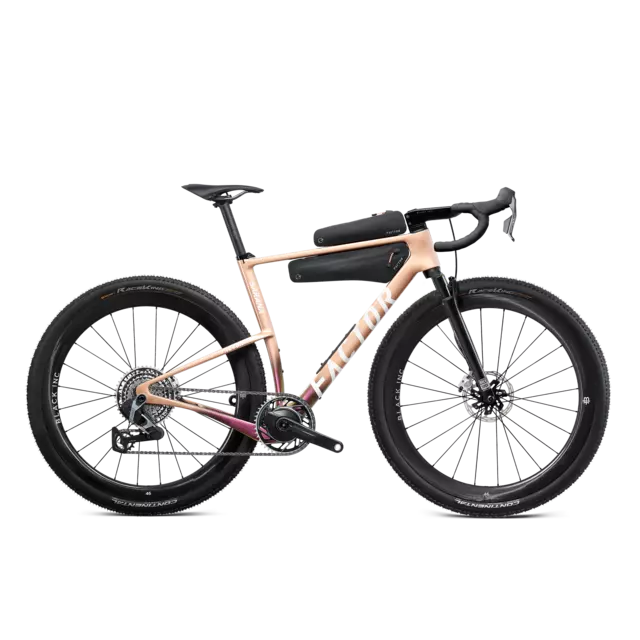 studio_SARANA_gold with prismatic pink_DS180_suspension fork_bag