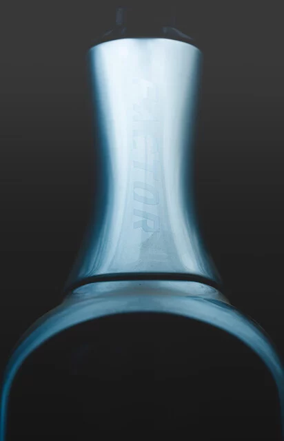 ELARA_Virescent Blue_Action_37