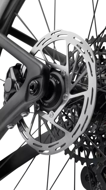 ELARA_MATTE CARBON_DETAIL_001