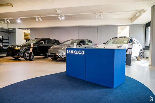 LynkCo_Switzerland_Wil_Showroom_Interior_Main_01.jpg