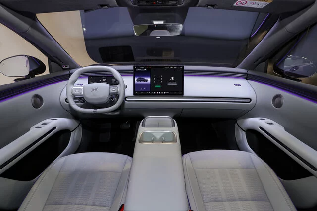 XPENG L03 mit hellgrauem Interieur
