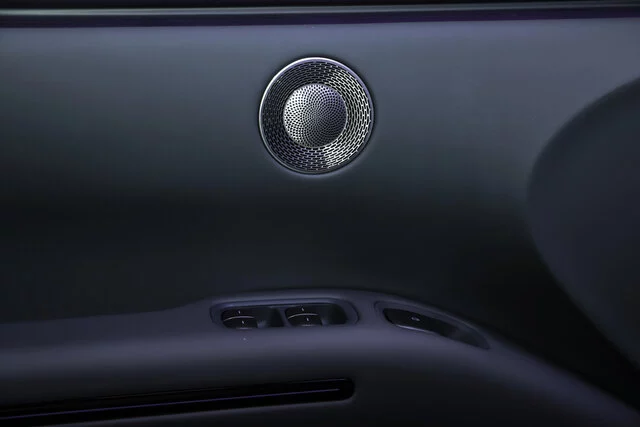 XPENG L03 mit dunkelgrauem Interieur