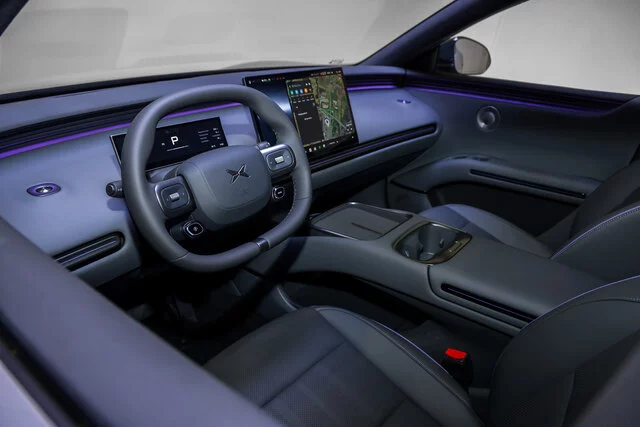XPENG L03 mit dunkelgrauem Interieur