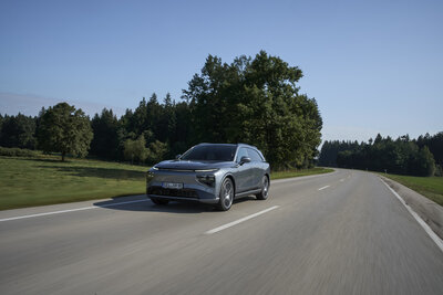 609574-XPENG G9 003-f23ea9-original-1756817593