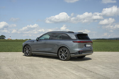 609582-XPENG G9 012-193fa0-original-1756817604