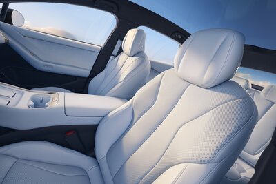 Front Cabin Space 02   Seat 40542e