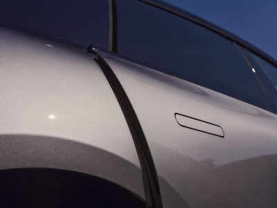 Rear Seats Power-Cosing Doors