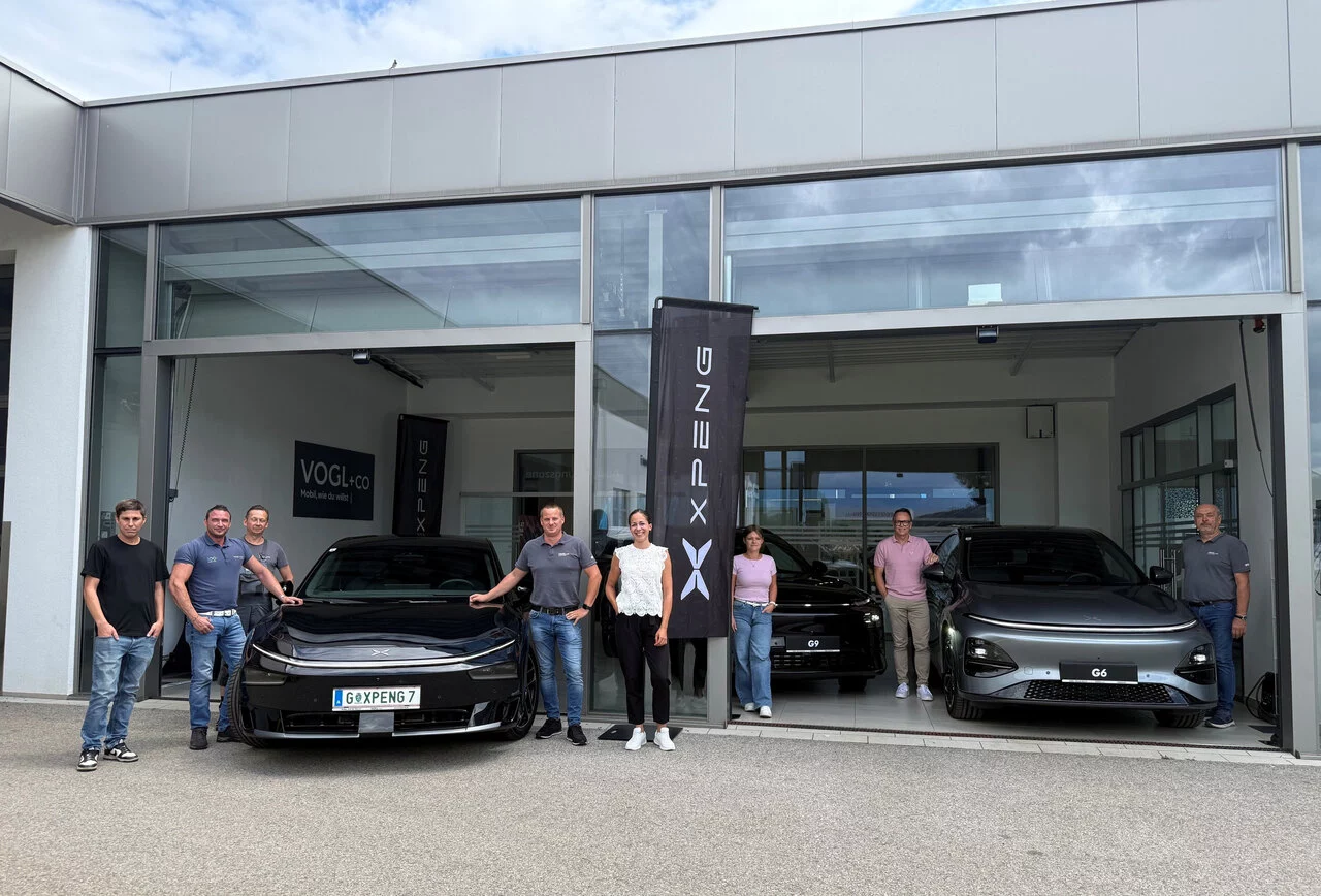 Das VOGL+CO Team bringt XPENG nach Oberwart