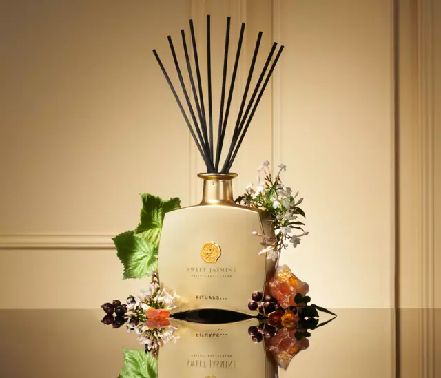 1118916-rituals-pc25052-c-private-collection-2025-sticks