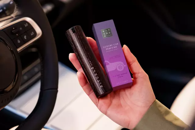 1121078-yo26001-yozakura-car-perfume-14ml