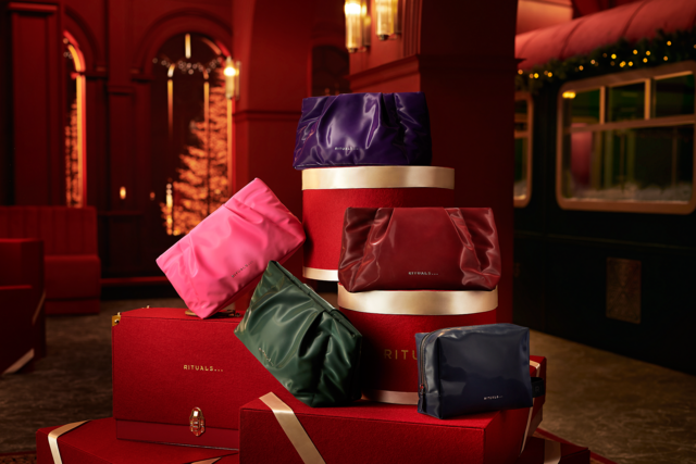 Giftset 2026-pouches-multi red grey blue green.png
