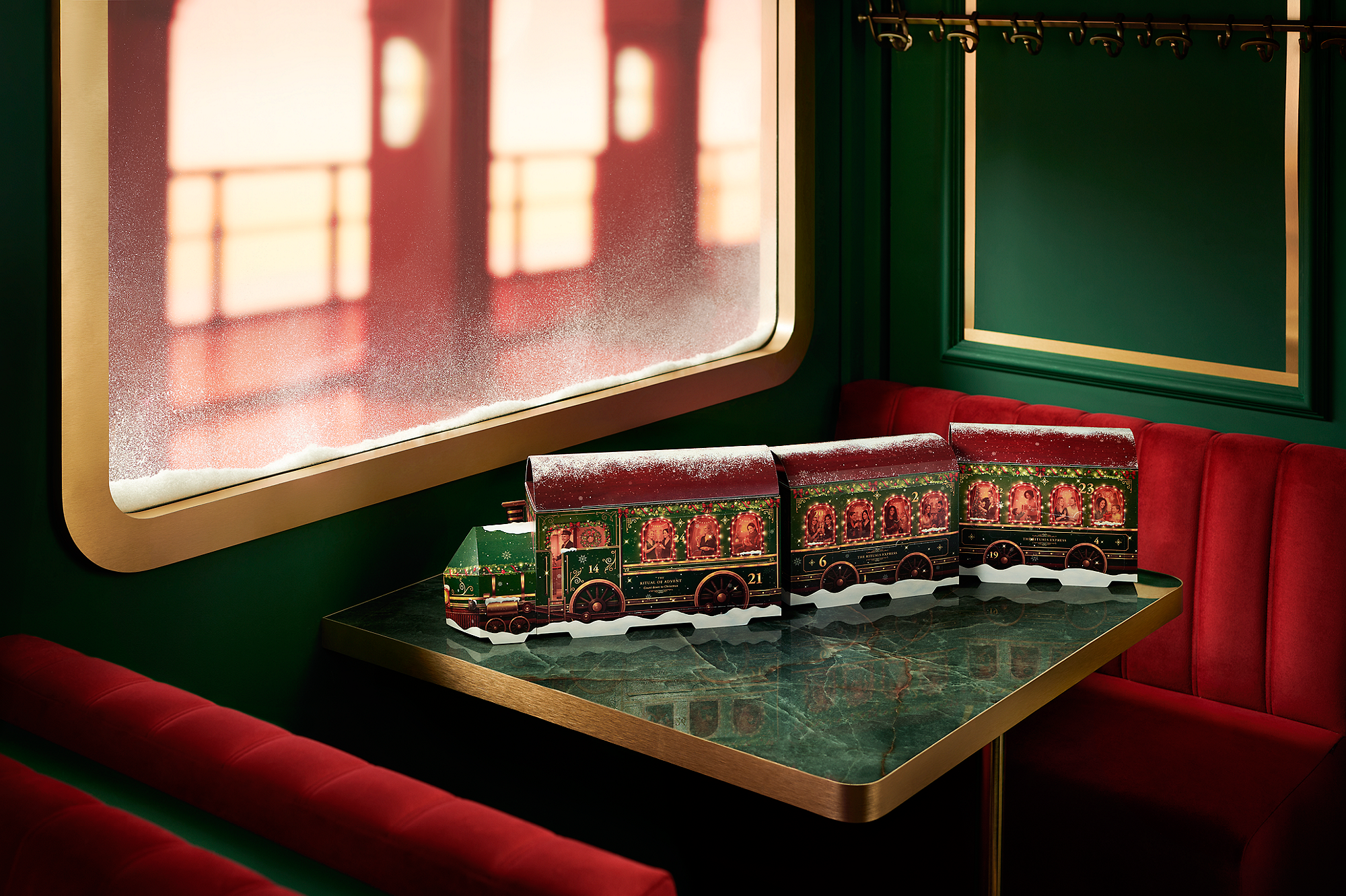 rituals-advent-premium-red-green-PNG.png
