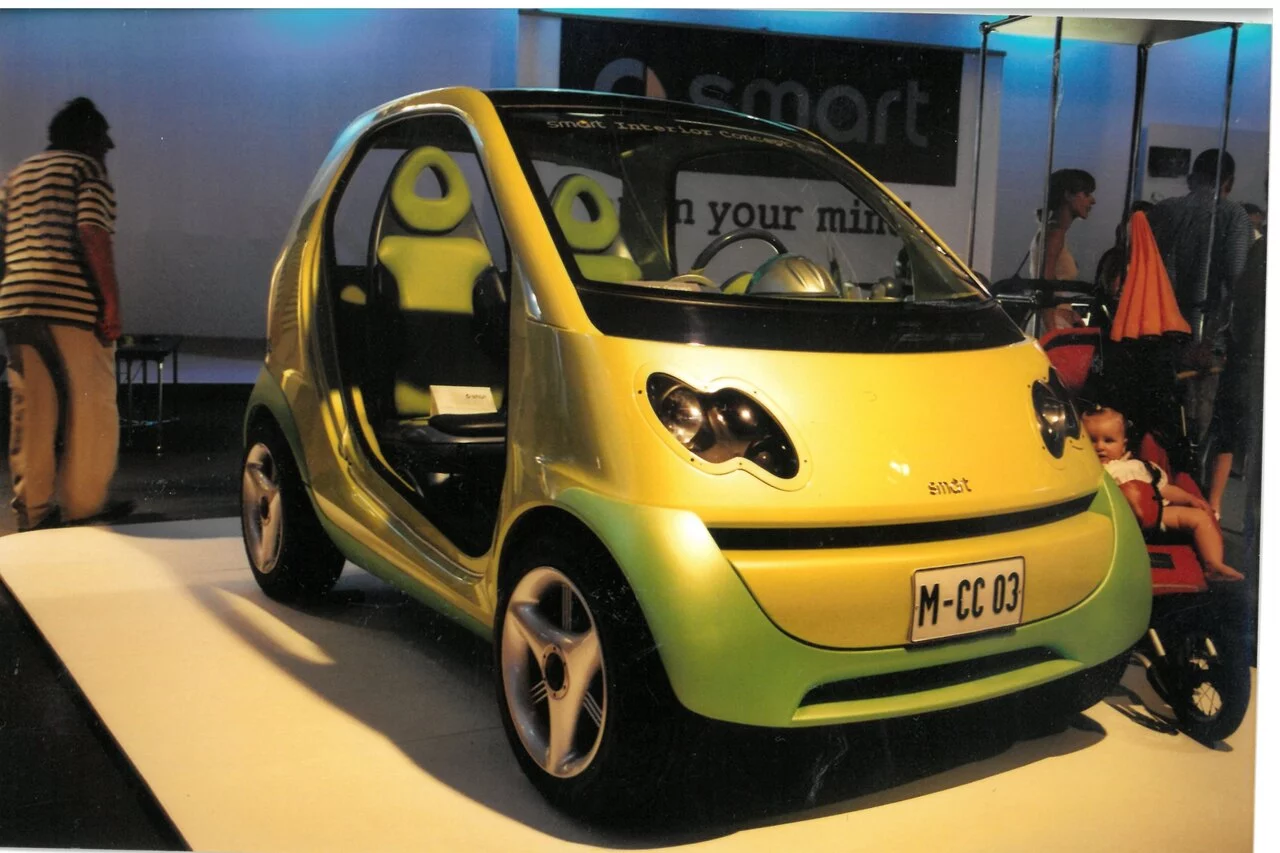 The first public presentation of the safety cell prototype at the IAA in 1995.