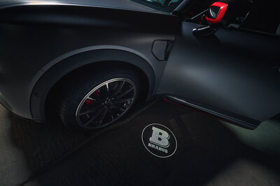 hashtag5-brabus-atomic-grey-matte-still-exterior-detail-logo-projection-srgb