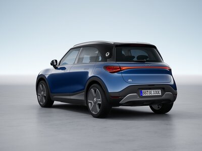 hx11-eu-pulse-darkmatter-quantumblue-eclipseblack-ext-002-3-4-rear-studio