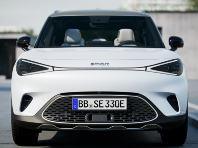 eu-edition1-boldwhite-digitalwhite-platinumgold-ext-007-front-urban