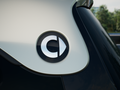 eu-edition1-boldwhite-digitalwhite-platinumgold-ext-011-detail-d-pillar-left-urban