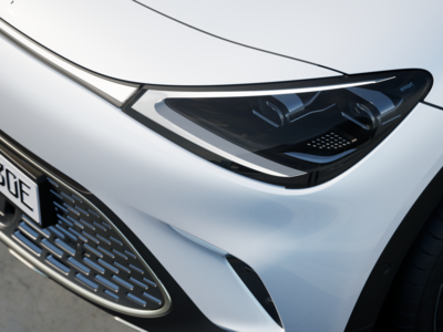 eu-edition1-boldwhite-digitalwhite-platinumgold-ext-028-headlight-detail-urban