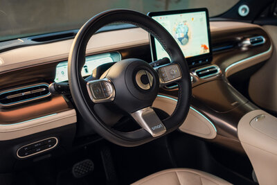 hx11-premium-solar-silver-metallic-still-8k-landscape-market-entry-premium-quality-car-detail-cockpit--0006