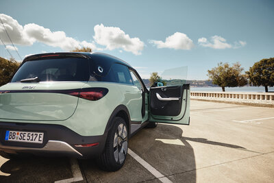 eu-premium-darkmatter-futuregreen-eclipseblack-back-door-open