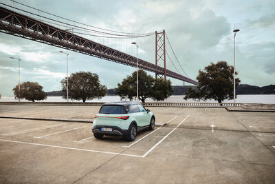 eu-premium-darkmatter-futuregreen-eclipseblack-back